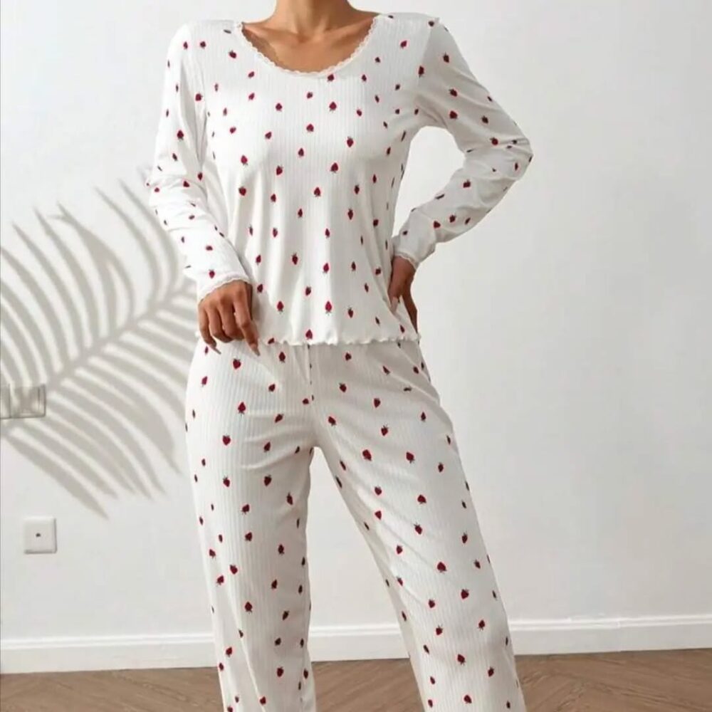 Çilek Desenli Dantel Yaka Krinkıl Pijama Takımı